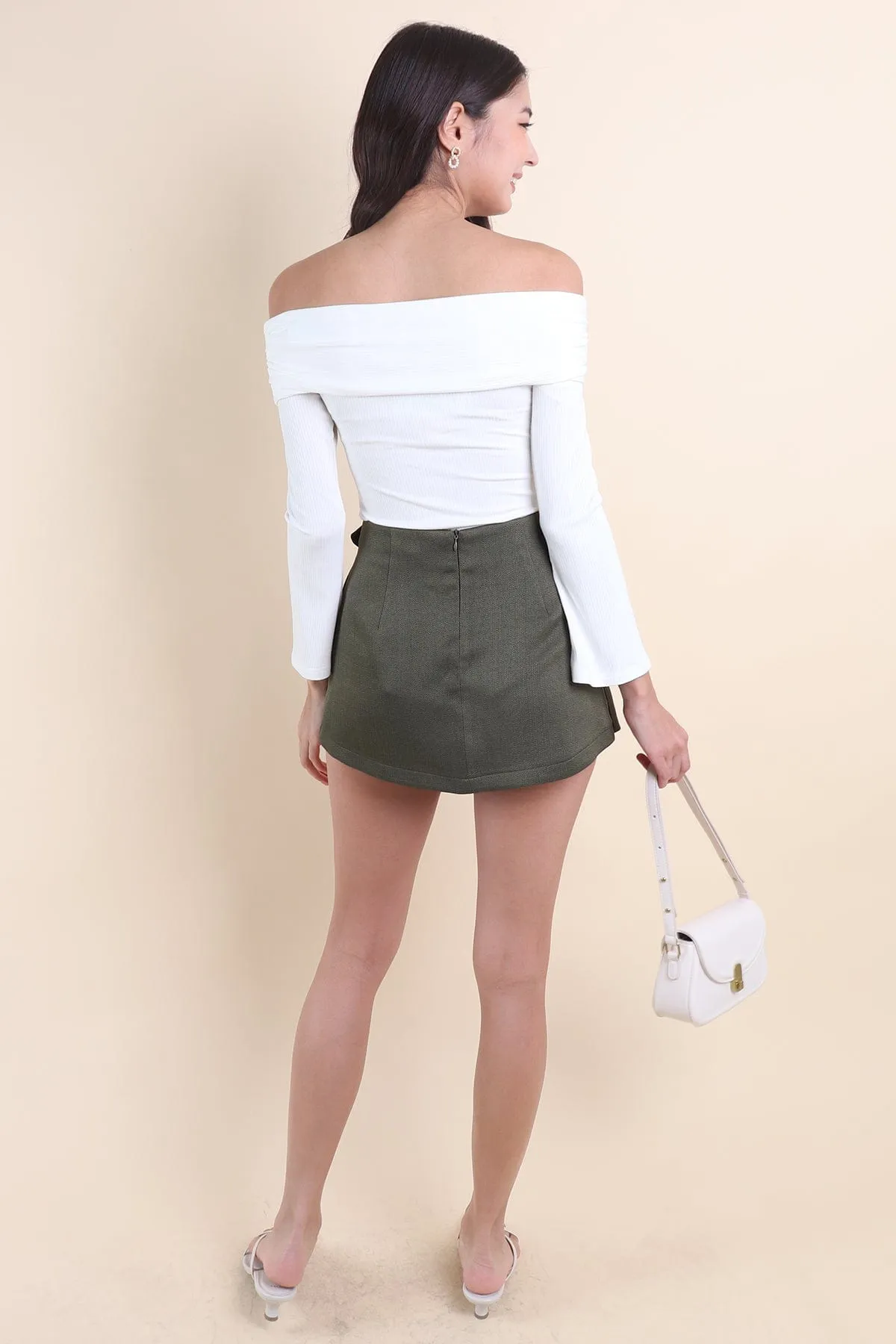 CARINNE PLEAT BELTED SKORTS IN OLIVE