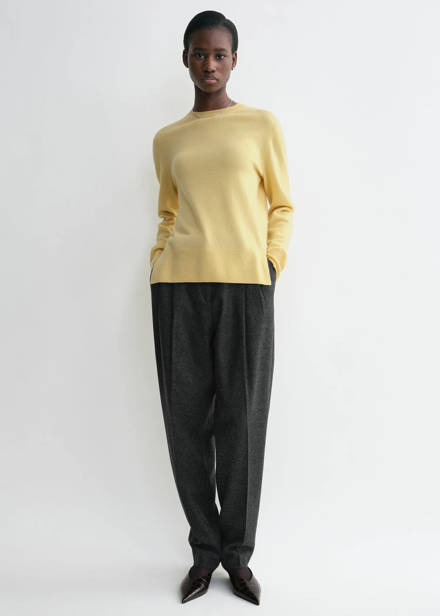 Crew-neck cashmere knit soft yellow