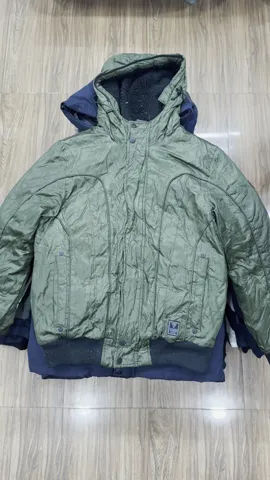 Guess Puffer Jackets- 18 pieces