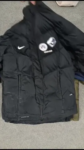 HD418 Nike Vintage Puffer Jackets - 8 pcs