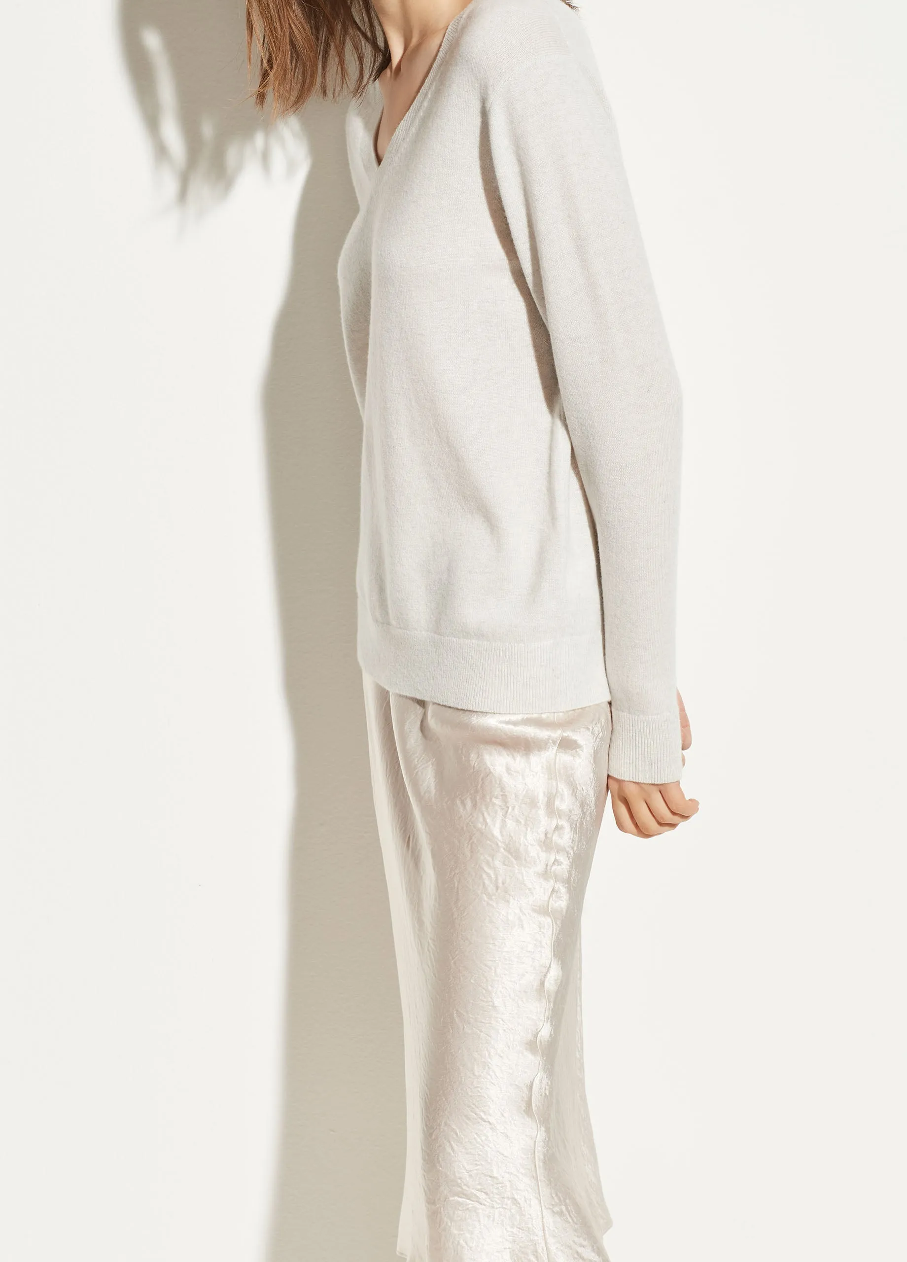 Vince Cashmere Weekend V-Neck Sweater Heathered White